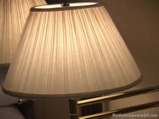 Cô gái châu Á gợi cảm trải nghiệm cảm xúc mãnh liệt